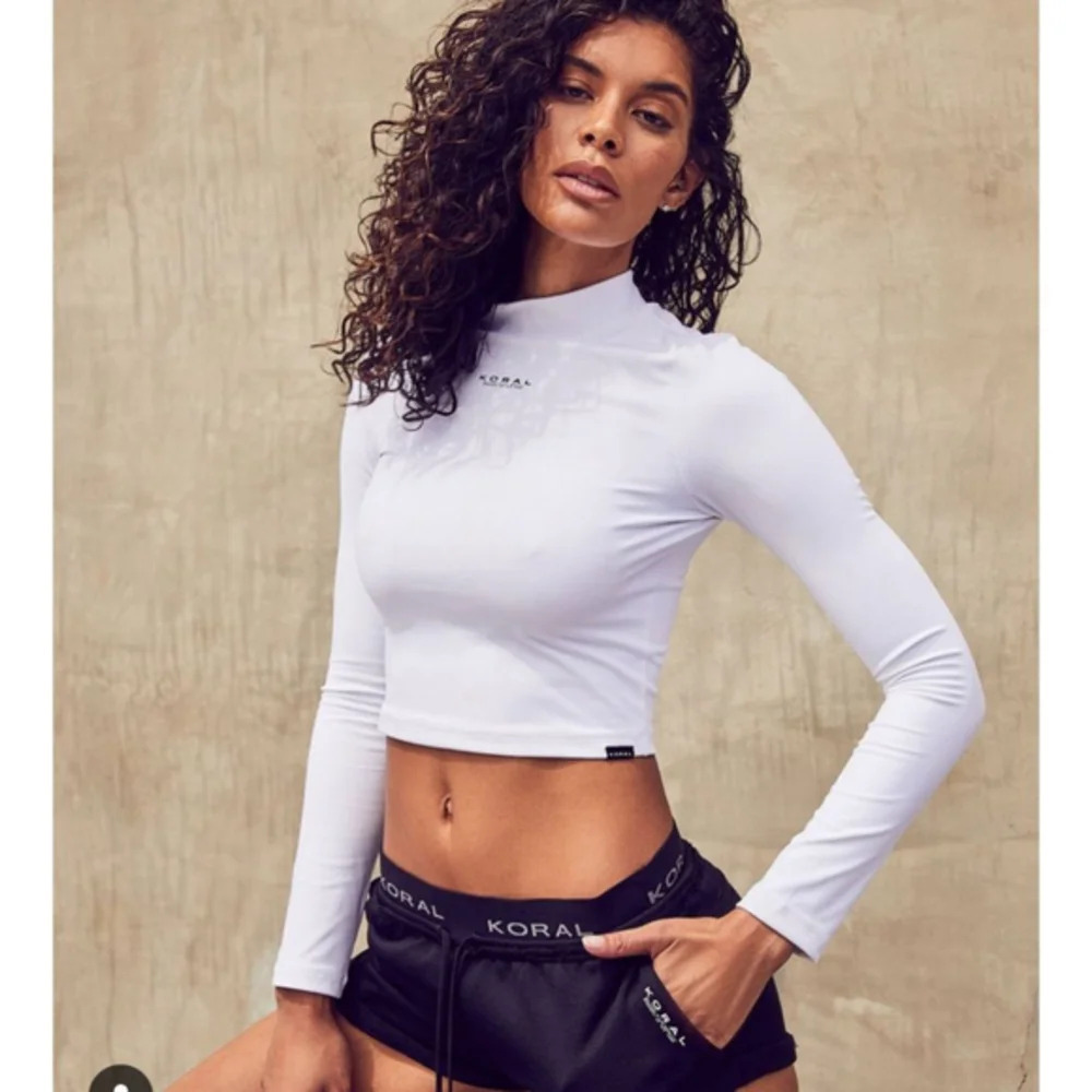 KORAL LUCA BLACKOUT LONG SLEEVE CROP TOP White Sz S